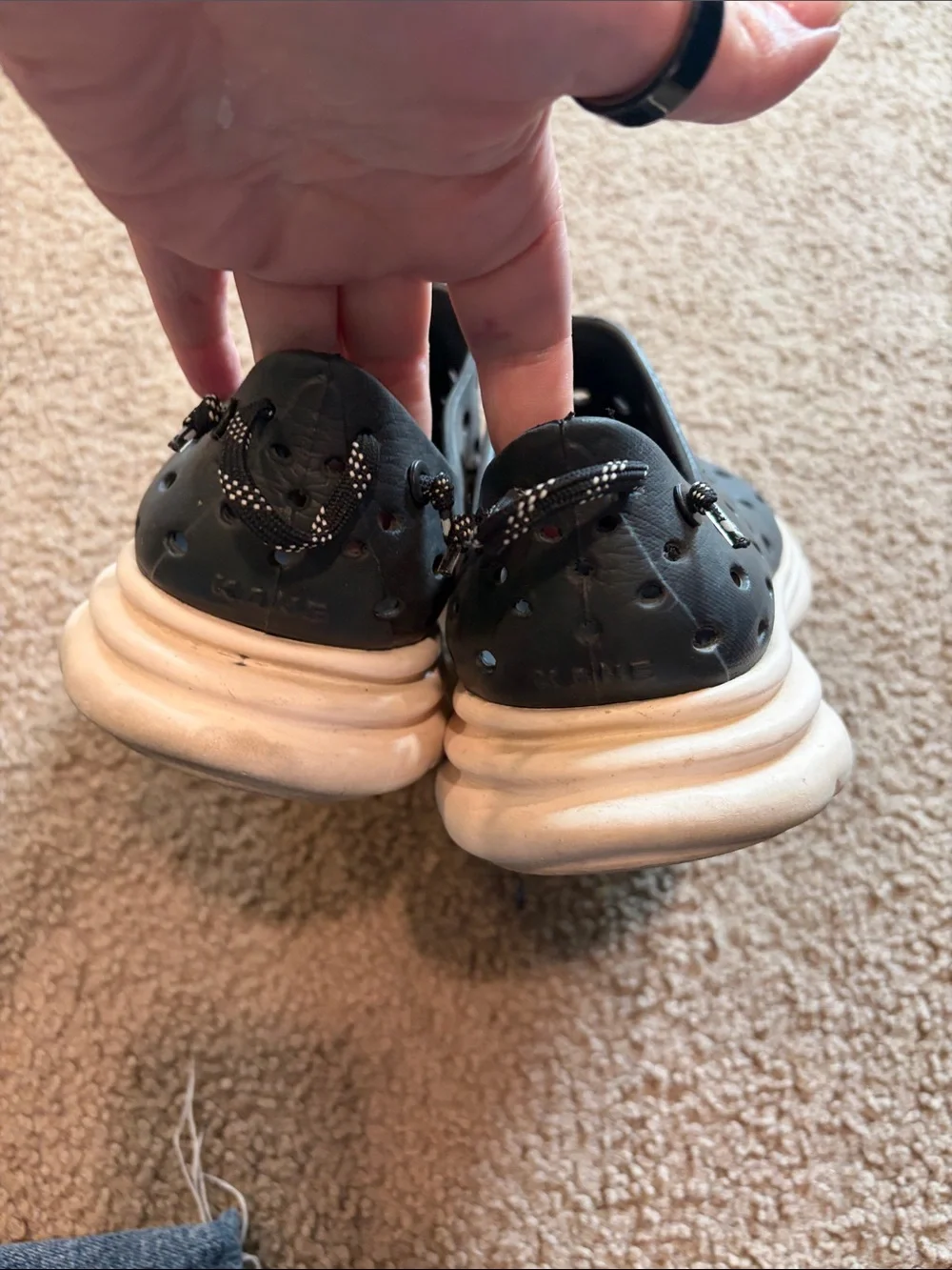 B69 Kane Men’s Size 10 B/W Shoes